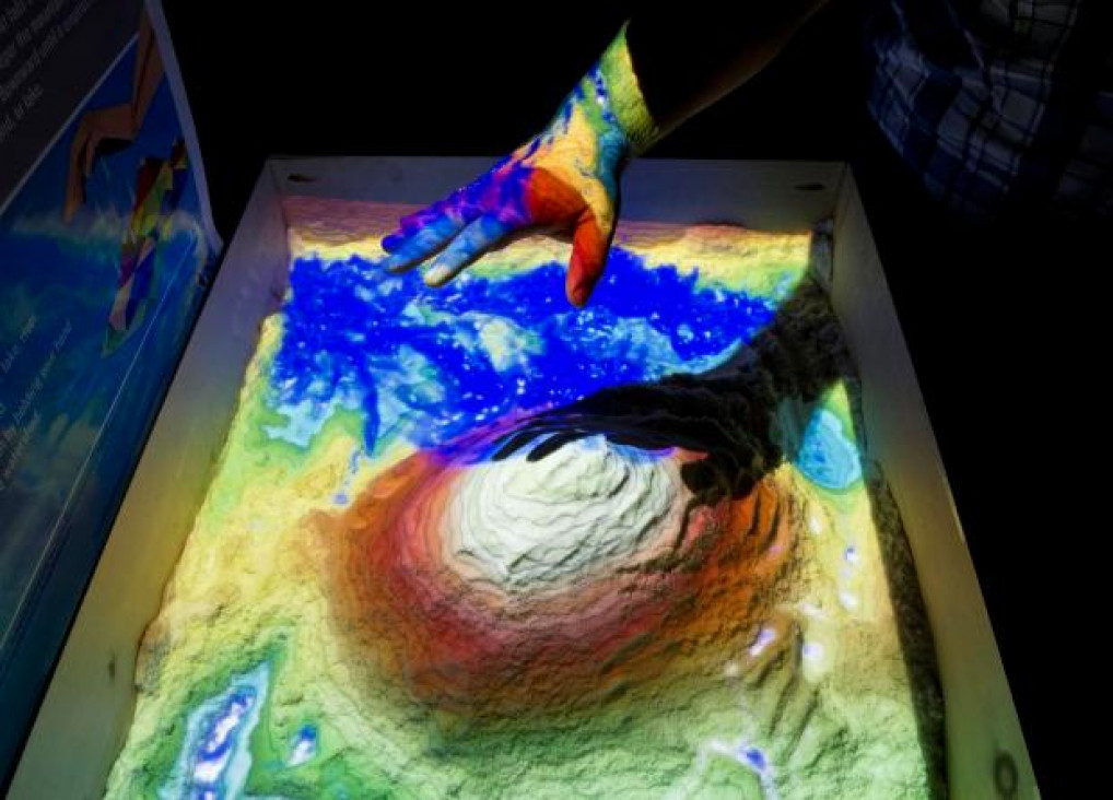 imagen Mesa Topográfica Digital Interactiva fue inaugurada en la Facultad