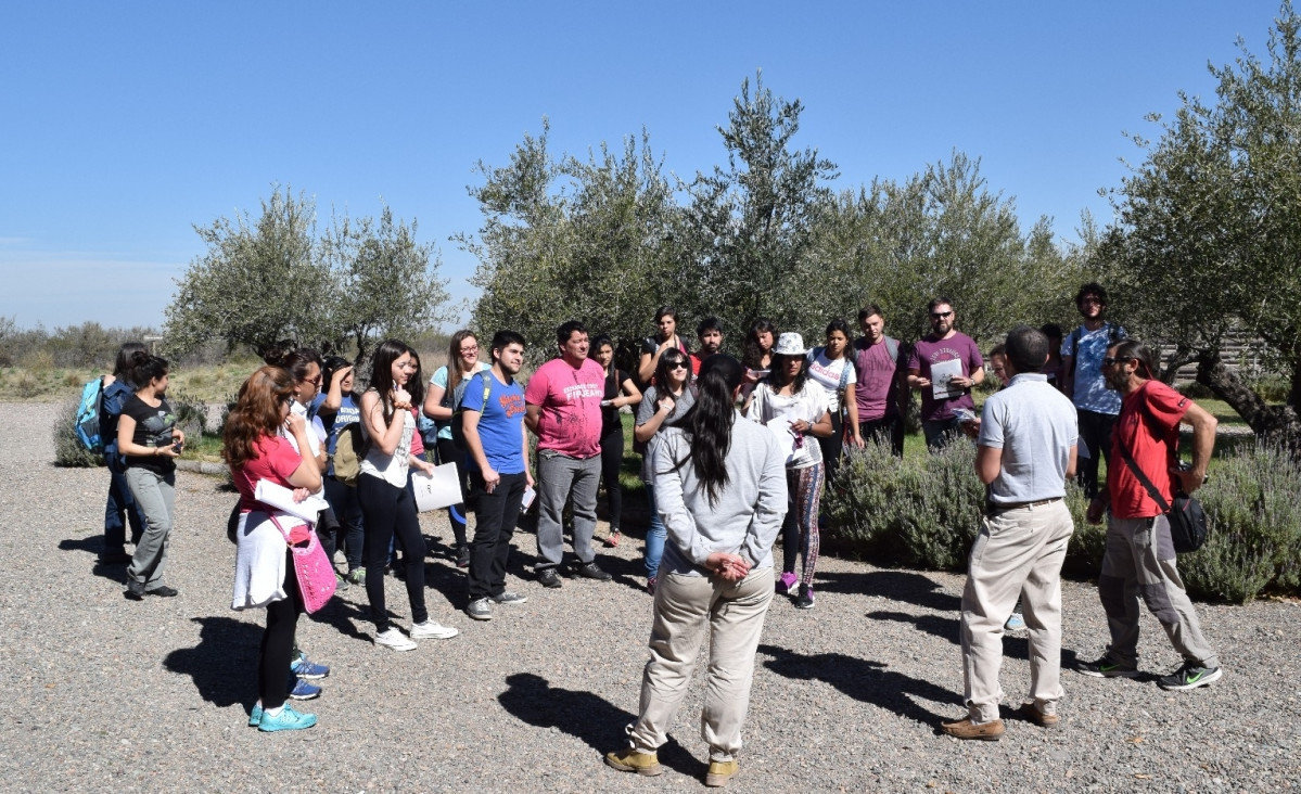 imagen Estudiantes de Turismo visitaron la Bodega Atamisque