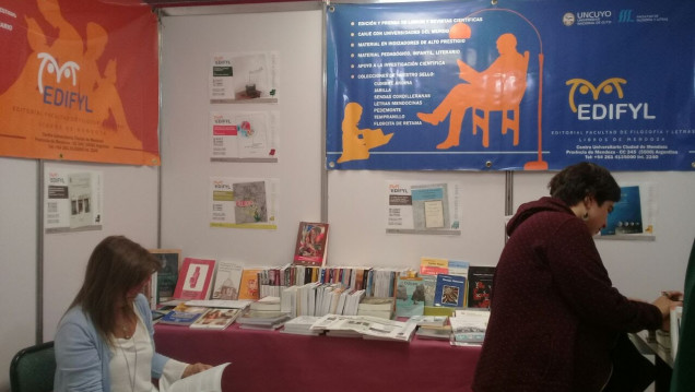 imagen La Facultad presente en la Feria del Libro 2017