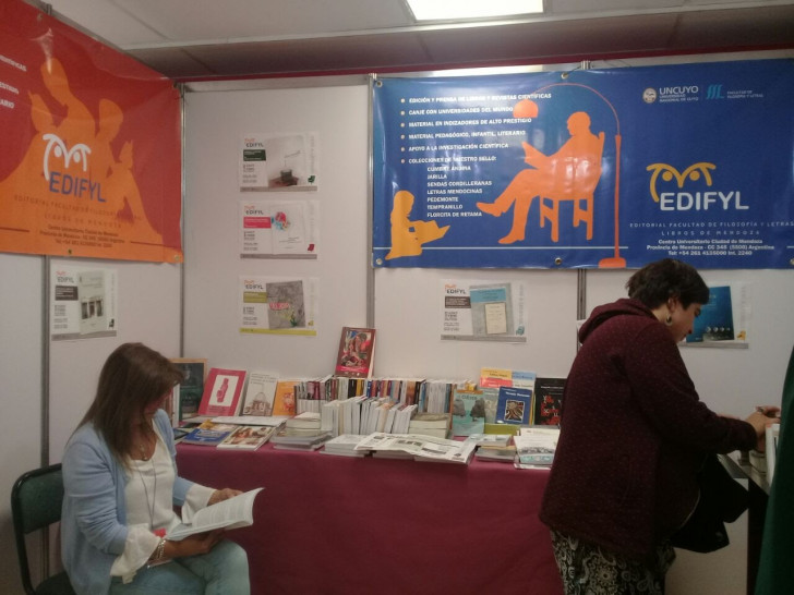 imagen La Facultad presente en la Feria del Libro 2017