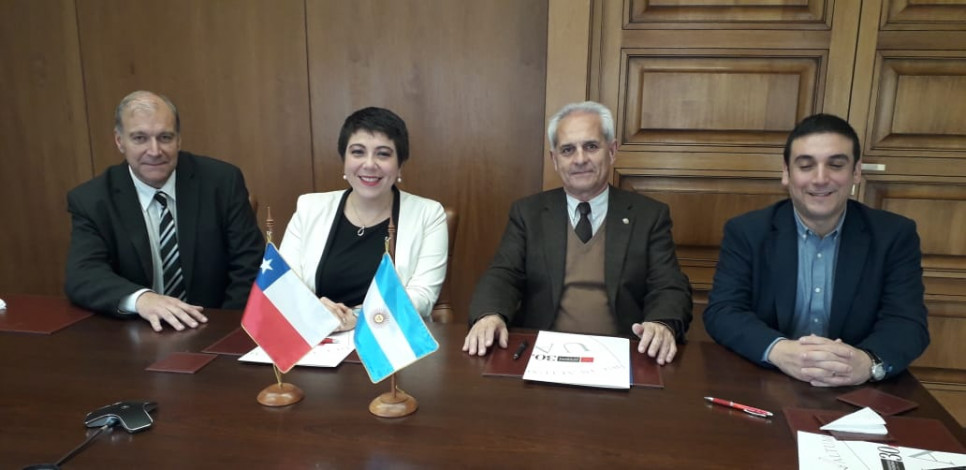 imagen FFyL firmó acuerdos con Universidades Chilenas