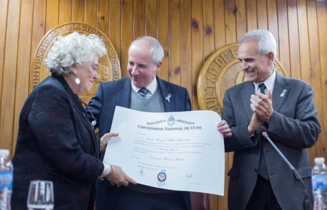 imagen Reconocida pedagoga del Francés Nueva Honoris Causa