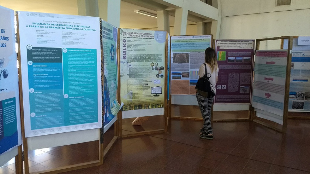 imagen Los proyectos de investigación fueron presentados en los posters que estuvieron toda la semana exhibidos en la Sala de Usos Múltiples 