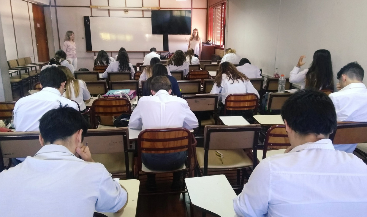 imagen Estudiantes de quinto año del secundario rindieron examen de competencia lingüística en la FFyL