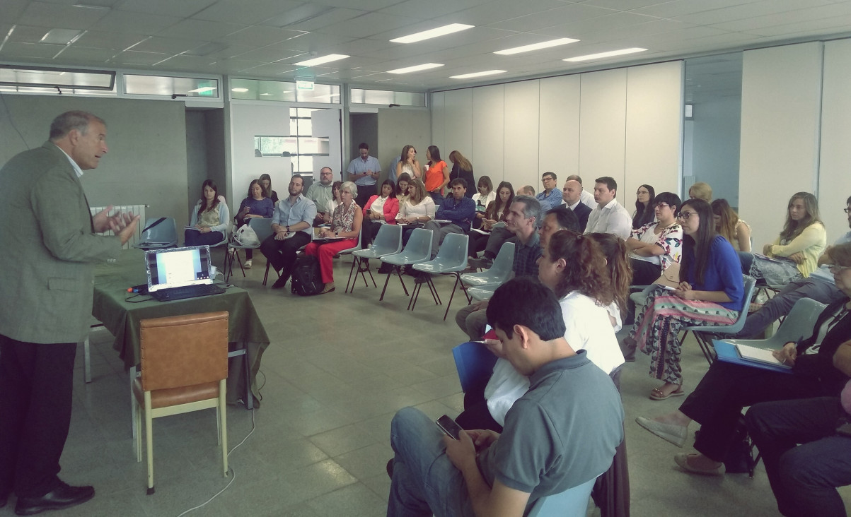 imagen Representantes de Investigación, Internacionales y Posgrado de la Universidad se reunieron en la FFyL  