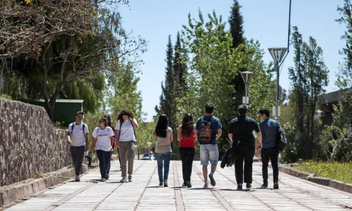 imagen Aviso para los alumnos de 2.° año de Letras pertenecientes a los Nuevos Planes de Estudio