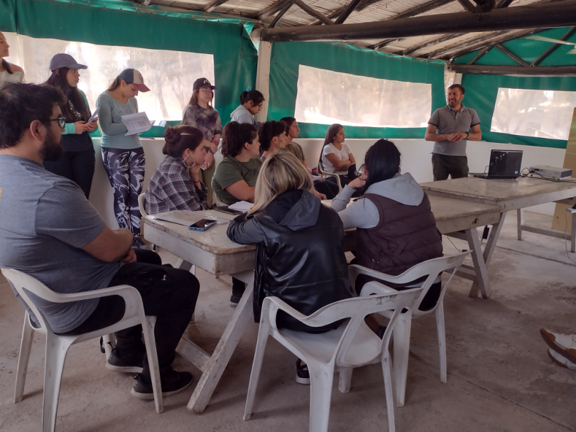 imagen Estudiantes de las Carreras de Geografía visitaron las obras de infraestructura de riego de la Cuenca Inferior del Río Tunuyán