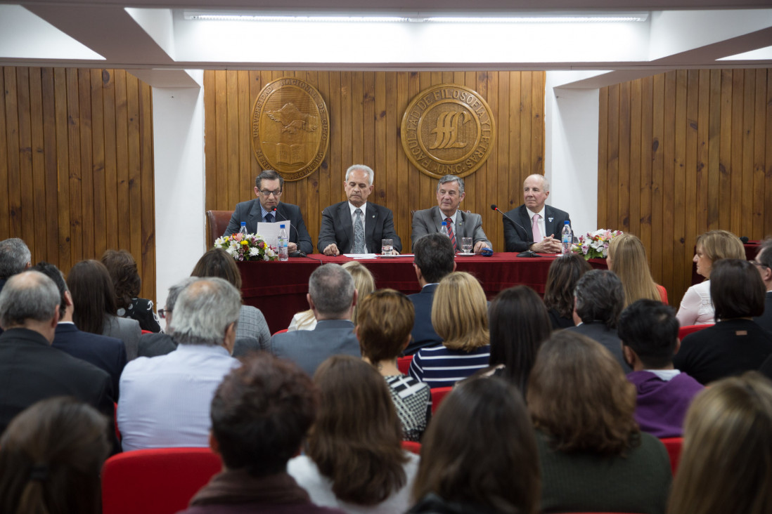 imagen Asumieron el Decano y el Vicedecano de la FFyL