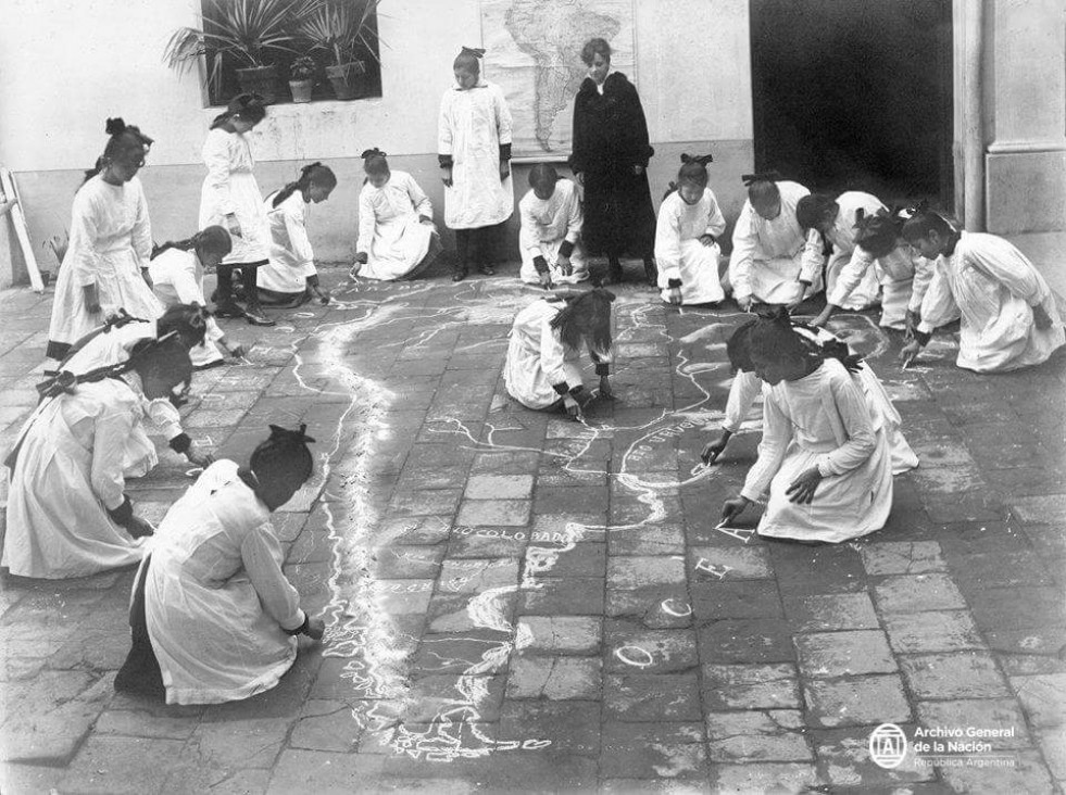 imagen Se dictará un curso de Posgrado sobre la forma de la escuela y el oficio docente