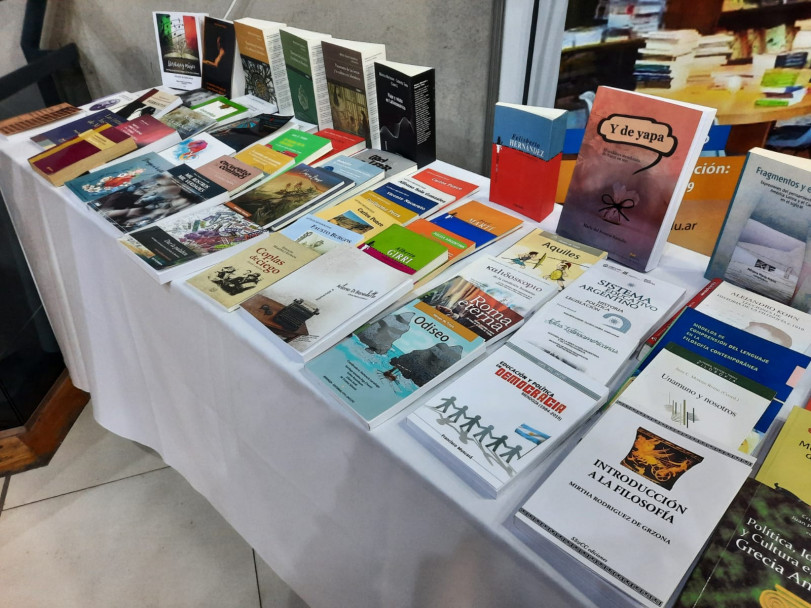 imagen El stand 17 de la FFyL en la Feria Internacional del Libro Mendoza 2022