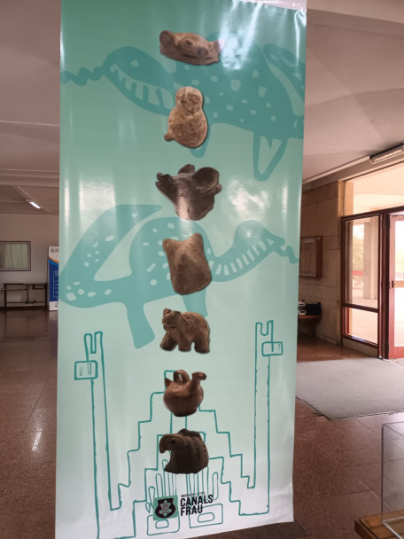 imagen "Animalia" ya se exhibe en el Hall de Ingreso a la FFyL