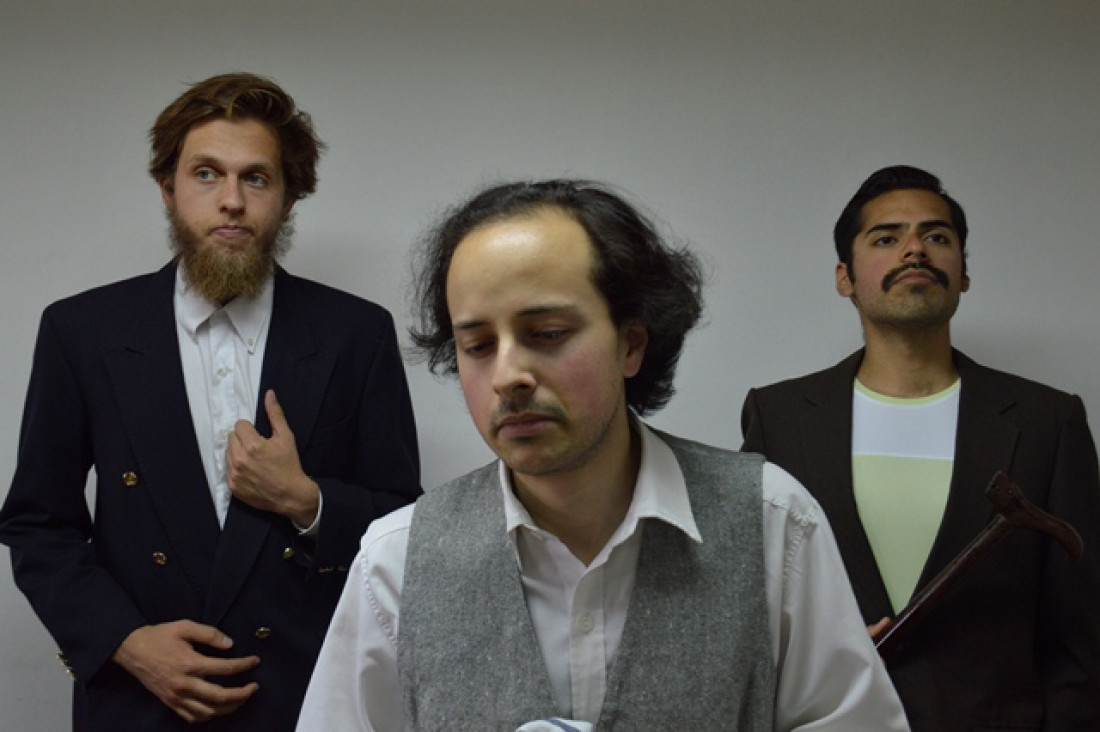 imagen El elenco de Teatro celebra su cumpleaños con la obra "El gorro de cascabeles"