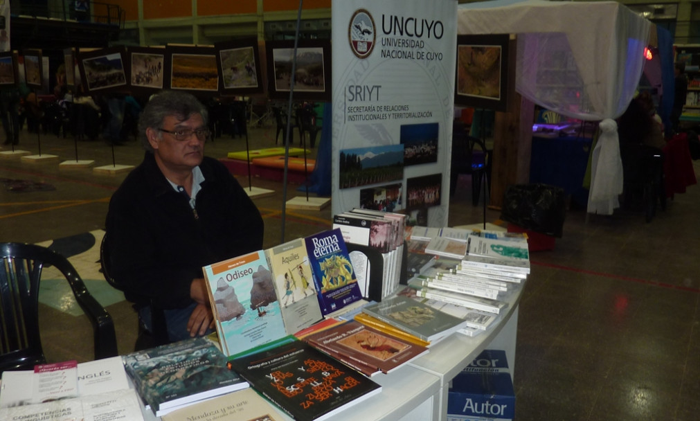 imagen La Facultad participó de la Feria del Libro de Malargüe con publicaciones de su Editorial 