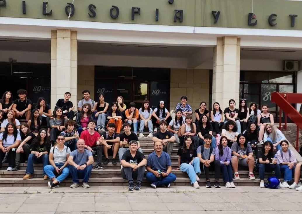 imagen Visita de estudiantes de la Escuela "Ernesto Pérez Cuesta"