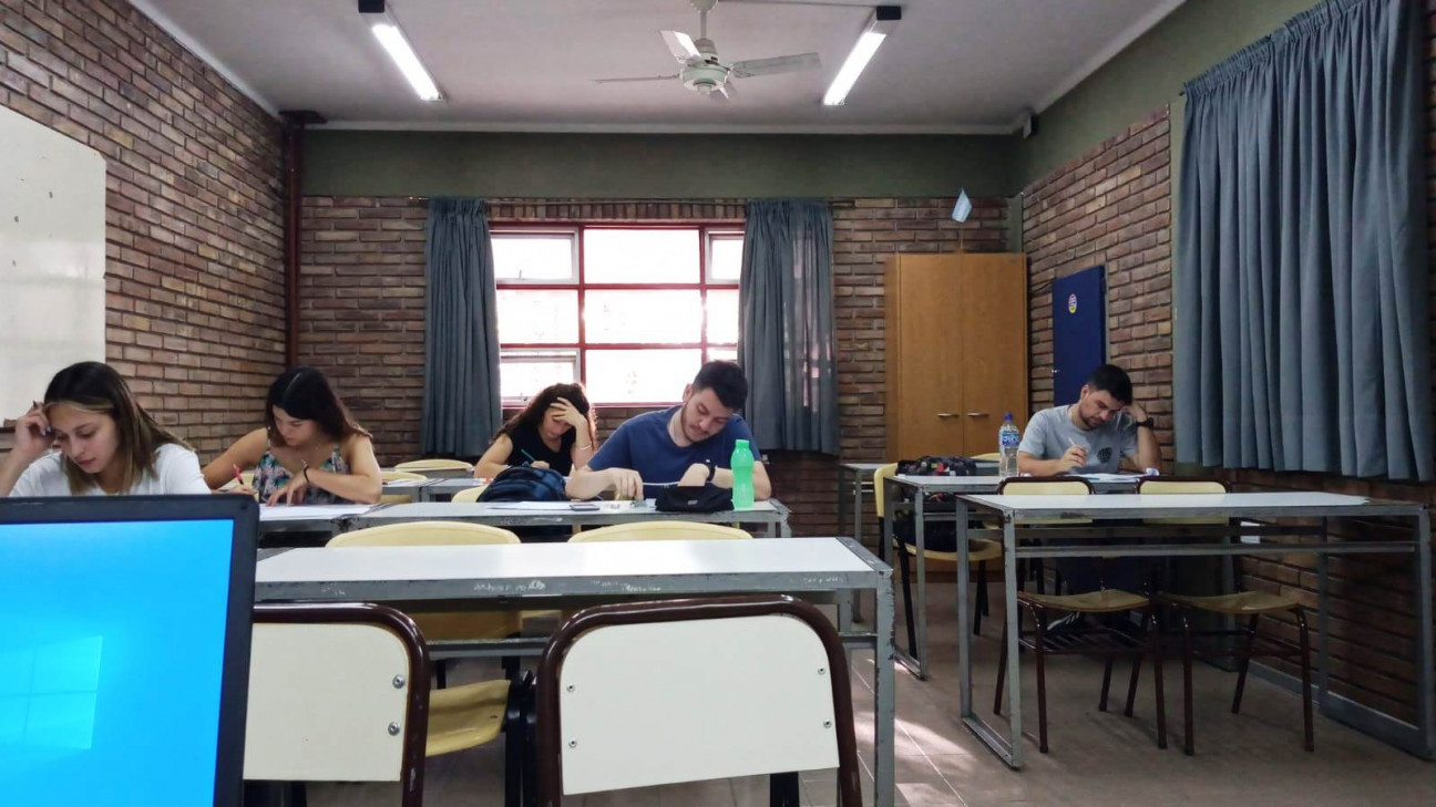 imagen Alumnos del curso de Inglés nivel B2 de FCAI rindieron satisfactoriamente