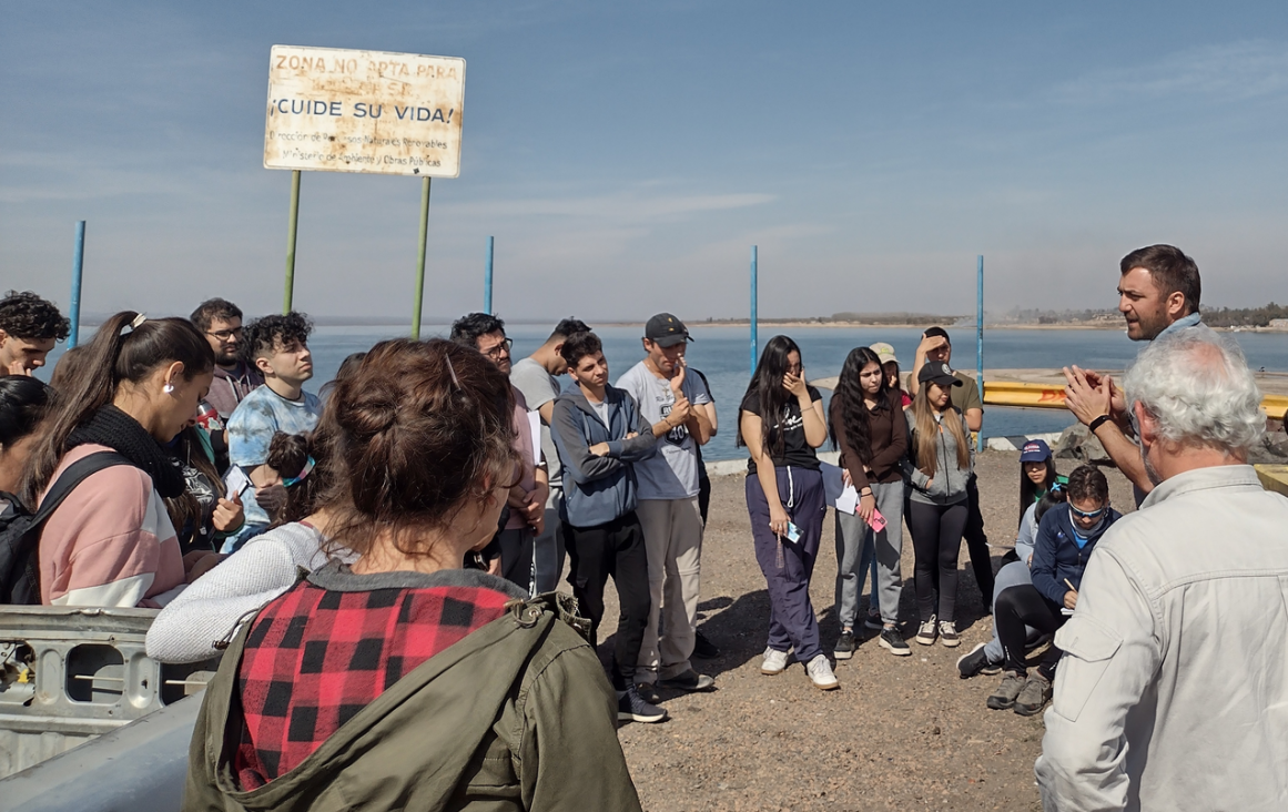 imagen Estudiantes de las Carreras de Geografía visitaron las obras de infraestructura de riego de la Cuenca Inferior del Río Tunuyán