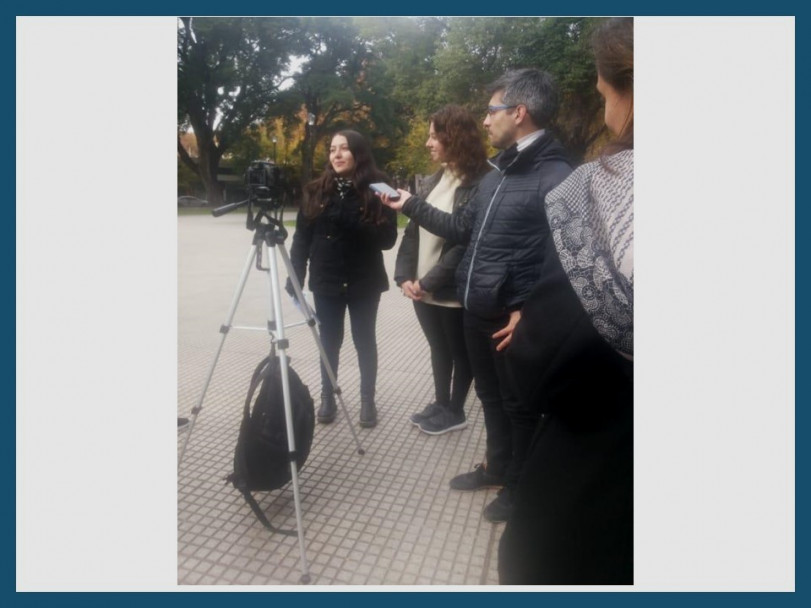 imagen Futuros técnicos universitarios en francés filman su última experiencia en las plazas de Mendoza