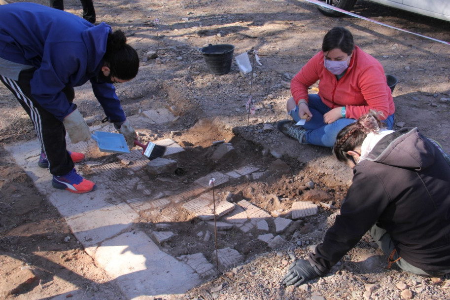 imagen Escuela de invierno: excavaciones en el predio del Ex Hospital Provincial