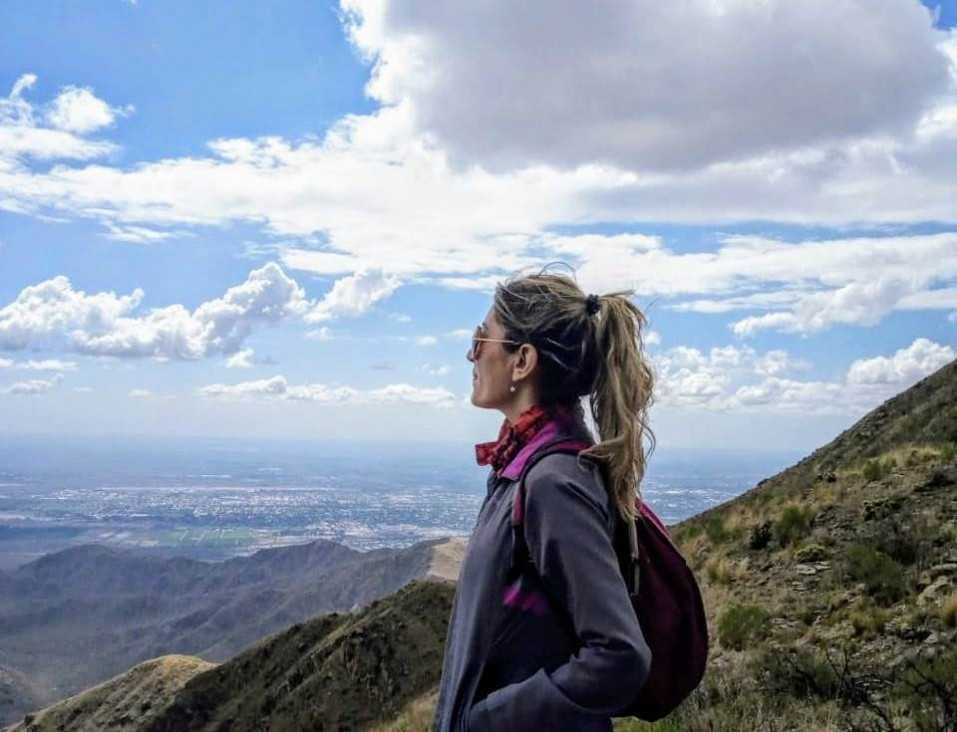 imagen Primera egresada de la carrera de Licenciatura en Turismo de la FFyL