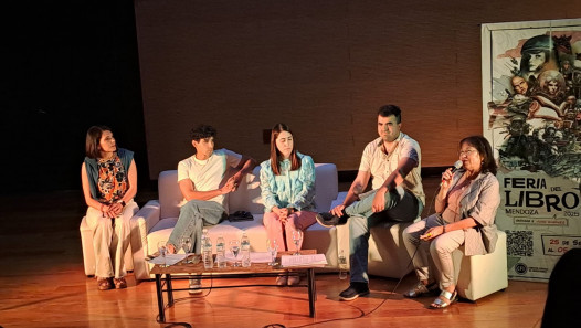 imagen Las nuevas voces del pasado: la Dra. Hebe Molina y los estudiantes de Patrimonio Cultural y Literario reeditan a autores del siglo XIX junto a EDIFYL