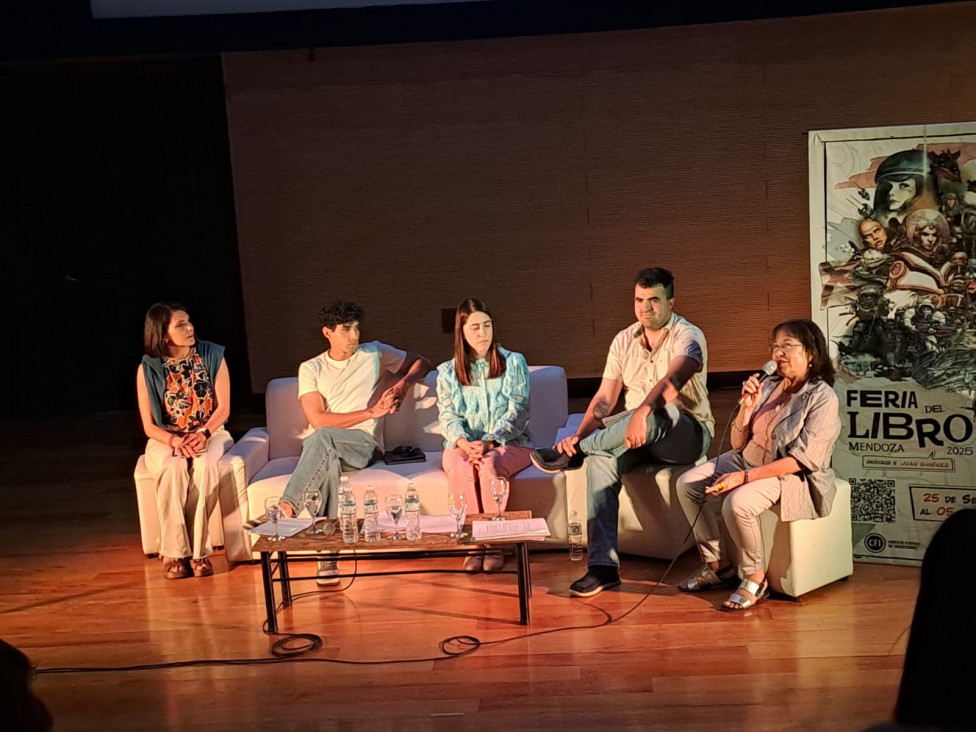 imagen Las nuevas voces del pasado: la Dra. Hebe Molina y los estudiantes de Patrimonio Cultural y Literario reeditan a autores del siglo XIX junto a EDIFYL